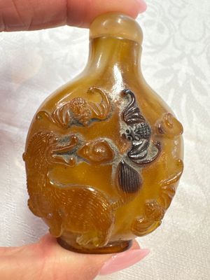 Five various Chinese jade, jadeite, agate and glass snuff bottles, 19th C. — photo 24