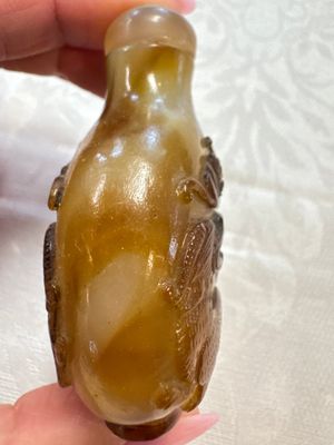 Five various Chinese jade, jadeite, agate and glass snuff bottles, 19th C. — photo 27