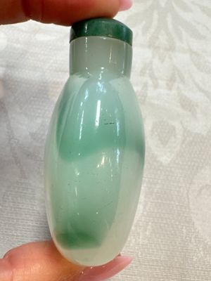 Five various Chinese jade, jadeite, agate and glass snuff bottles, 19th C. — photo 5