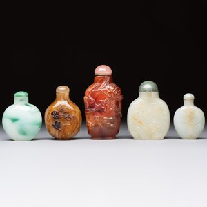 Five various Chinese jade, jadeite, agate and glass snuff bottles, 19th C. — photo 2