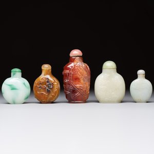 Five various Chinese jade, jadeite, agate and glass snuff bottles, 19th C. — photo 4