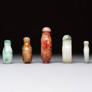 Five various Chinese jade, jadeite, agate and glass snuff bottles, 19th C. — photo 5