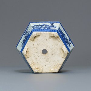 Five various Chinese jardinières and four plates, 19/20th C. — 照片 15