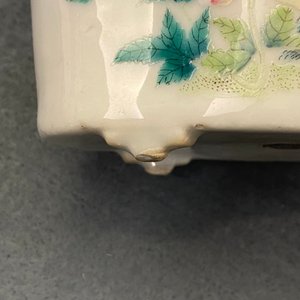 Five various Chinese jardinières and four plates, 19/20th C. — 照片 19