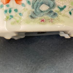 Five various Chinese jardinières and four plates, 19/20th C. — 照片 20