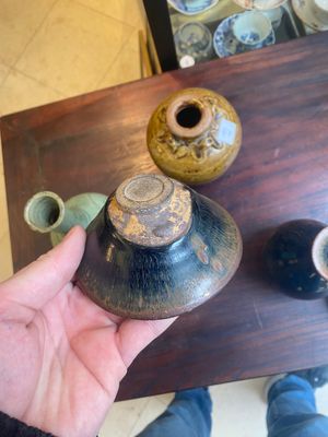 Five various Chinese monochrome-glazed vases and a bowl, Yuan and later — 照片 3