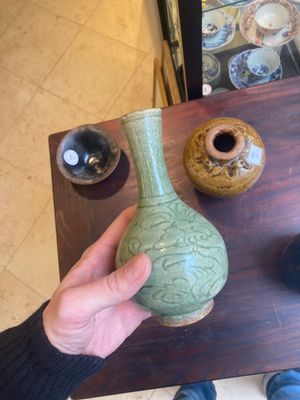Five various Chinese monochrome-glazed vases and a bowl, Yuan and later — 照片 4
