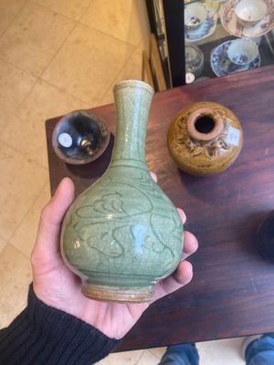Five various Chinese monochrome-glazed vases and a bowl, Yuan and later — 照片 5