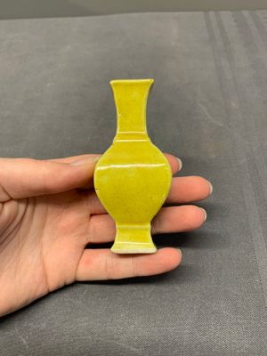 Five various Chinese monochrome miniature vases, 19th C. — photo 16