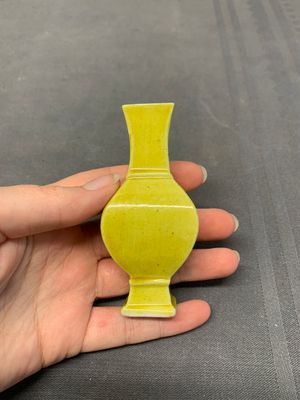Five various Chinese monochrome miniature vases, 19th C. — photo 8