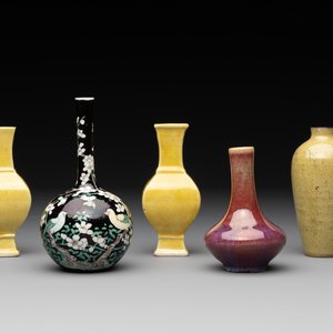 Five various Chinese monochrome miniature vases, 19th C. — photo 1