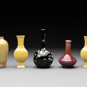 Five various Chinese monochrome miniature vases, 19th C. — photo 4