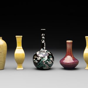 Five various Chinese monochrome miniature vases, 19th C. — photo 5