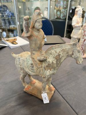 Five various Chinese painted terracotta figures, Tang — photo 1
