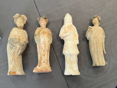 Five various Chinese painted terracotta figures, Tang — photo 12