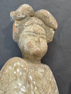 Five various Chinese painted terracotta figures, Tang — photo 13