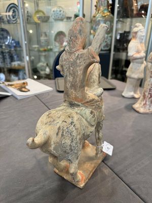 Five various Chinese painted terracotta figures, Tang — photo 2