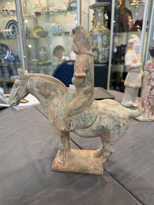 Five various Chinese painted terracotta figures, Tang — photo 3