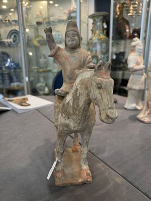 Five various Chinese painted terracotta figures, Tang — photo 4