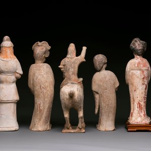 Five various Chinese painted terracotta figures, Tang — photo 2