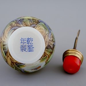 Five various Chinese snuff bottles, 19/20th C. — 照片 10