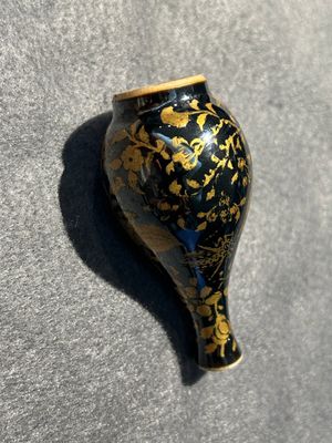 Five various Chinese snuff bottles and three miniature vases, 19/20th C. — 照片 3