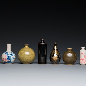Five various Chinese snuff bottles and three miniature vases, 19/20th C. — 照片 2