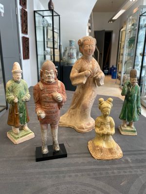 Five various Chinese terracotta figures, Northern Wei/Sui/Ming — photo 1