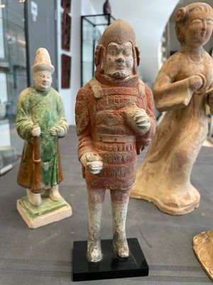 Five various Chinese terracotta figures, Northern Wei/Sui/Ming — photo 2
