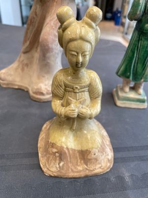Five various Chinese terracotta figures, Northern Wei/Sui/Ming — photo 4