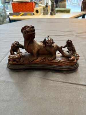 Five various Chinese wooden carvings and a censer, 19/20th C. — photo 1