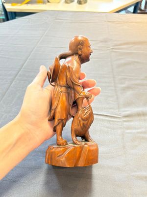 Five various Chinese wooden carvings and a censer, 19/20th C. — photo 19