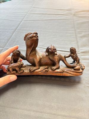 Five various Chinese wooden carvings and a censer, 19/20th C. — photo 2