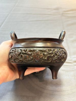Five various Chinese wooden carvings and a censer, 19/20th C. — photo 22