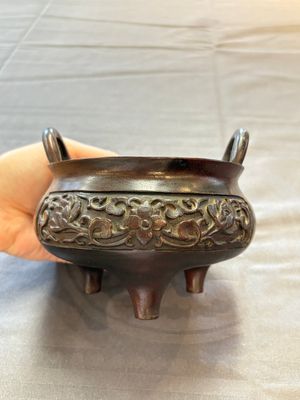Five various Chinese wooden carvings and a censer, 19/20th C. — photo 24