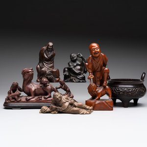 Five various Chinese wooden carvings and a censer, 19/20th C. — photo 1