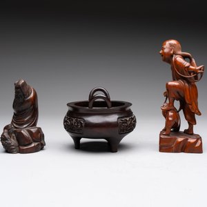Five various Chinese wooden carvings and a censer, 19/20th C. — photo 11