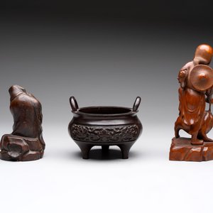 Five various Chinese wooden carvings and a censer, 19/20th C. — photo 12