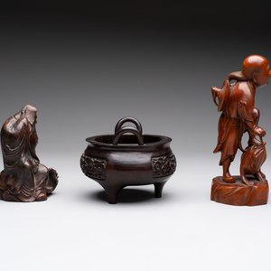 Five various Chinese wooden carvings and a censer, 19/20th C. — photo 13