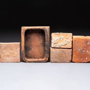 Five various European stove tiles, 18/19th C. — photo 2