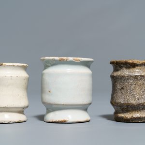 Five white Dutch Delft albarello-shaped ointment jars, 17th C. — 照片 3