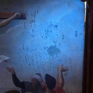 Flemish school: Roman soldiers fighting over their dice game in front of Christ at the cross, oil on panel, 1st half 16th C. — photo 10