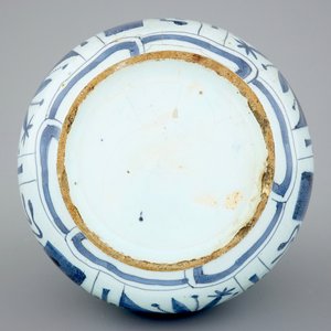 Flesvormige vaas met chinoiserie decor, Delft, eind 17e eeuw — foto 6