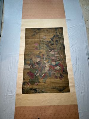 Follower of Su Hanchen 蘇漢臣 (1094-1172): 'Knick-knack peddler', ink and colour on silk, Qing or later — foto 1