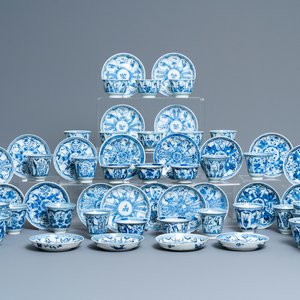 Forty-six Chinese blue and white cups and twenty-five saucers with 'Long Eliza', various marks, 19th C. — 照片 1