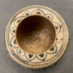 Four Annamese blue and white vases and a dish, Vietnam, 14/16th C. — 照片 15