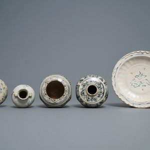 Four Annamese blue and white vases and a dish, Vietnam, 14/16th C. — 照片 6