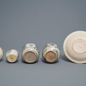 Four Annamese blue and white vases and a dish, Vietnam, 14/16th C. — 照片 7