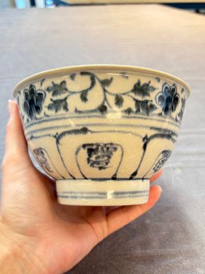 Four Annamese or Vietnamese blue and white bowls with floral design from the Hoi An shipwreck, 15/16th C. — photo 1
