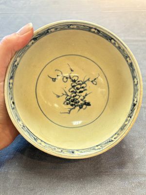 Four Annamese or Vietnamese blue and white bowls with floral design from the Hoi An shipwreck, 15/16th C. — photo 11